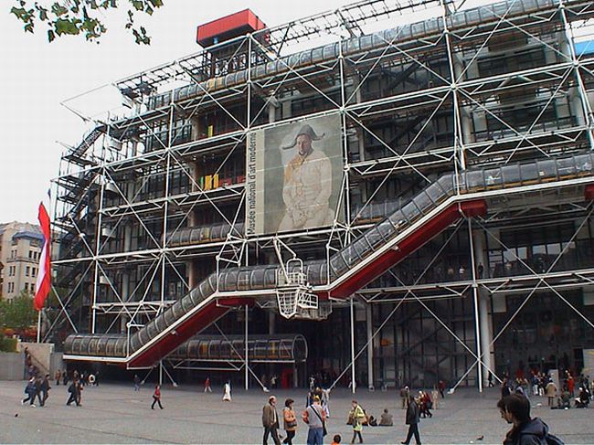 http://static.infoturism.ro/content/obiective/Centrul_National_de_Arta__Pompidou_Paris_0.jpg