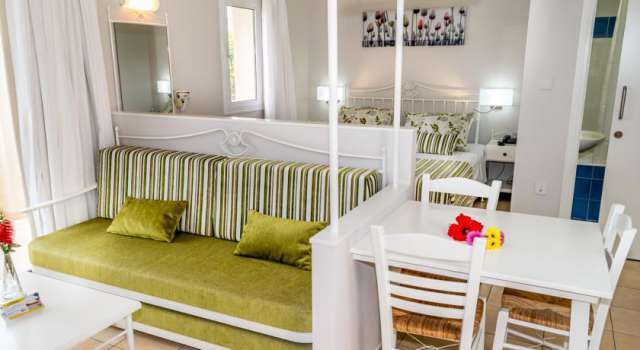 OFERTA CIPRU HOTEL AKTEA BEACH VILLAGE 4* DEMIPENSIUNE PRET 683 EURO PLECARE IN 7 IUNIEI