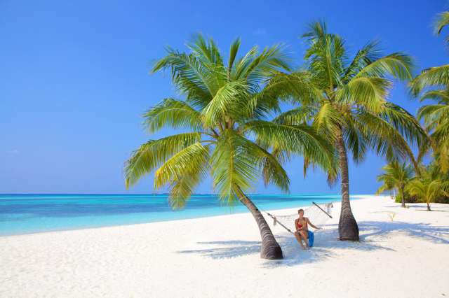 Ultimele 4 locuri!!! Sejur de Paste la plaja in Maldive la doar 2111 euro, avion din Bucuresti! Kuredu Island Resort &amp; Spa