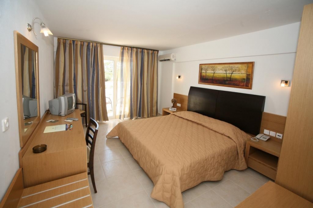 CRETA HOTEL  MEDITERRANEO HOTEL 4*AI AVION SI TAXE INCLUSE TARIF 543 EUR