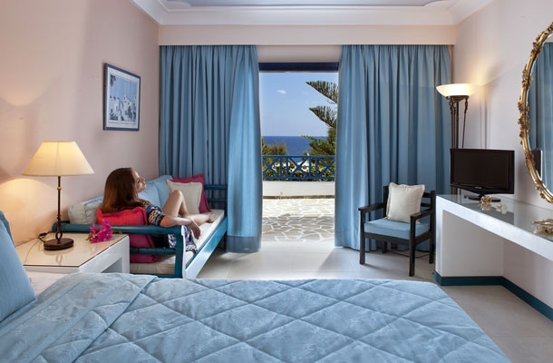  SUPER OFERTA GRECIA SANTORINI PLECARE IN 17 IUNIE 2024 7 NOPTI  VEGGERA HOTEL 4 * PRET 1023 EURO
