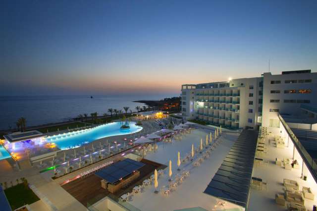 Vacanta pe Insula Afroditei Cipru 5 nopti demipensiune 439 euro! King Evelthon Beach Hotel and Resort5*
