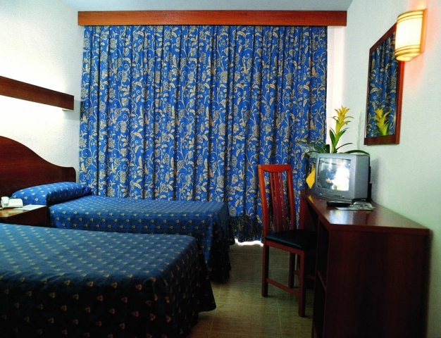 COSTA BRAVA HOTEL      Hotel Acapulco 4* PENSIUNE COMPLETA   AVION SI TAXE INCLUSE TARIF 686 EUR