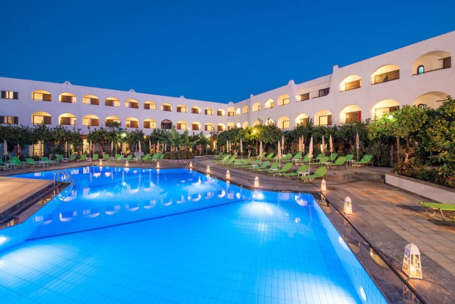 HOTEL  Malia Holidays 3* MICDEJUN  7 NOPTI AVION SI TAXE INCLUSE TARIF 261 EUR