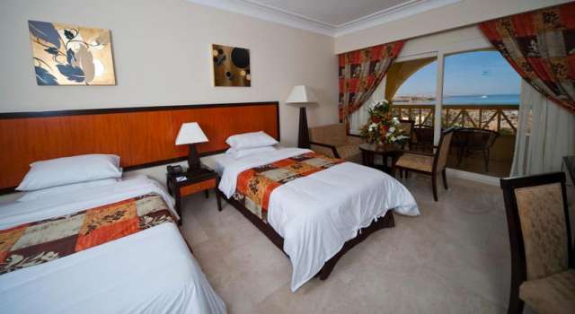 HURGHADA HOTEL  AMC Royal Hotel &amp; SPA 5*    AI AVION SI TAXE INCLUSE TARIF 471  EUR