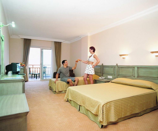 ANTALYA HOTEL HOLIDAY PARK RESORT 5* UAI AVION SI TAXE INCLUSE TARIF 313 EUR