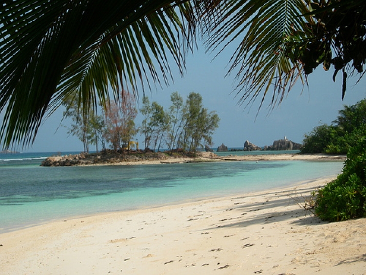 13.06. Zbor Bucuresti Seychelles, Prasin Berjaya Resort 1459 euro /pers/7 nopti cazare mic dejun, taxe aeroport+transfer 