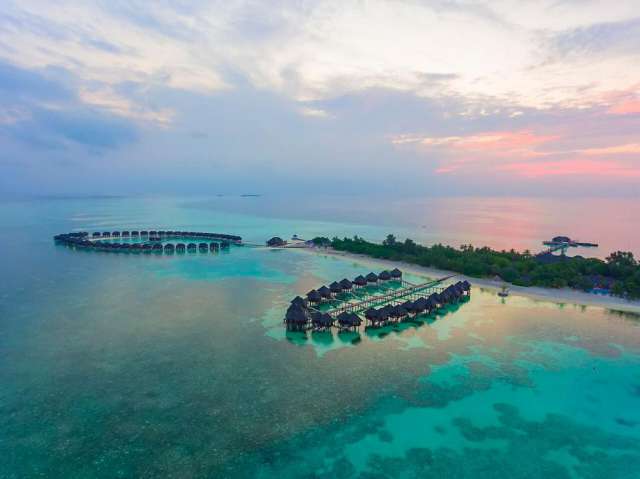 Ultimele 4 locuri!!! Sejur de Paste la plaja in Maldive la doar 2522 euro, avion din Bucuresti!Sun Siyam Olhuveli