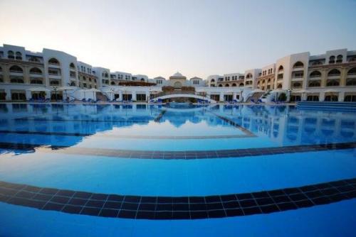 Sejur in Hurghada: 650 euro cazare 7 nopti cu Ultra All inclusive+ transport avion+ toate taxele 