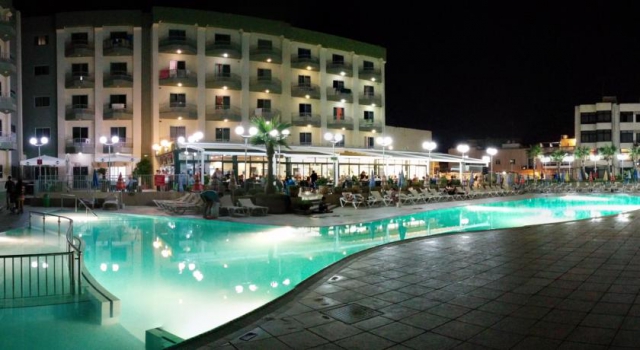 la Plaja in Malta 7 nopti cazare   Topaz 3***+ zbor  din Otopeni  cu taxe incluse