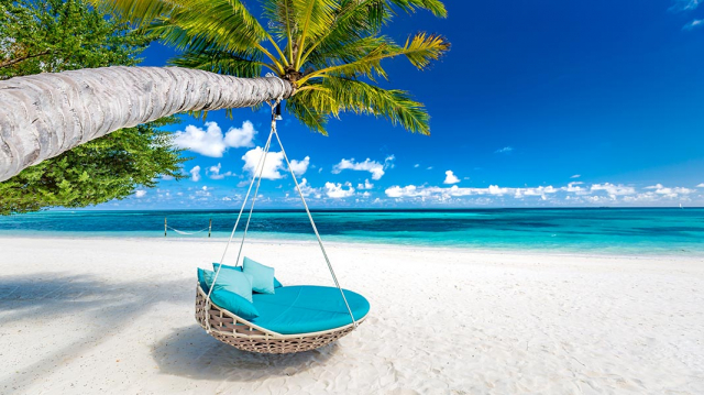 Ultimele 4 locuri!!! Sejur de Paste la plaja in Maldive la doar 2111 euro, avion din Bucuresti! Kuredu Island Resort &amp; Spa