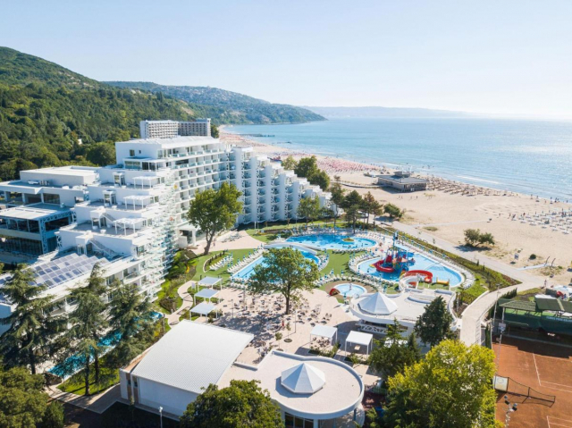 Week-end de lux la Maritim Hotel Paradise Blue Albena 5*/pensiune completa de la 270€/loc in DBL