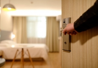 foto Cum poti transforma o camera de hotel intr-una inteligenta