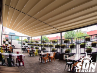 foto Pune restaurantul intr-o lumina buna cu o terasa moderna, confortabila, in pas cu tehnologia