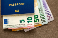 foto Ce greseli fac romanii cand cumpara euro pentru vacanta si cum pot economisi urmarind cursul de cumparare 