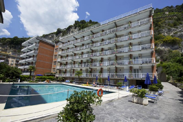  Last Minute Coasta Amalfi4 nopti mic dejun 599 Euro/persoana!