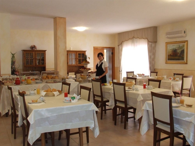 ULTRA LAST MINUTE SARDINIA 4**** DEMIPENSIUNE  FUTURA BAIA ZBOR DIN OTOPENI CU TAXE INCLUSE