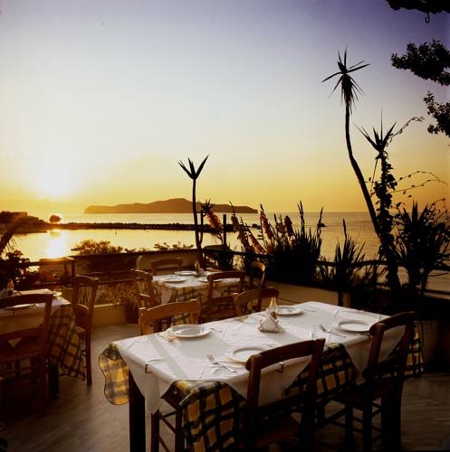 Last Minute Insula Creta CHANIA  oferta 6 nopti mic dejun 315 euro/persoana !