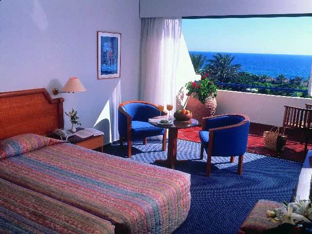 Ultimele 4 locuri!!!Sejur de 7 nopti la plaja in Cipru la doar 1095 euro,avion din Bucuresti! Azia Resort &amp; SPA 5* 