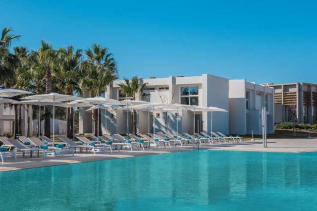 Vacanta de vara la plaja in Mallorca la doar 1131 euro,avion din Iasi!!!IBEROSTAR WAVES CALA DOMINGOS
