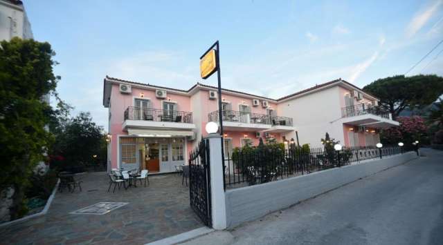 05 august Ultimele locuri Grecia, Lesbos din Cluj Anaxos Bay Studios 456 euro/pers  Nota 8.5