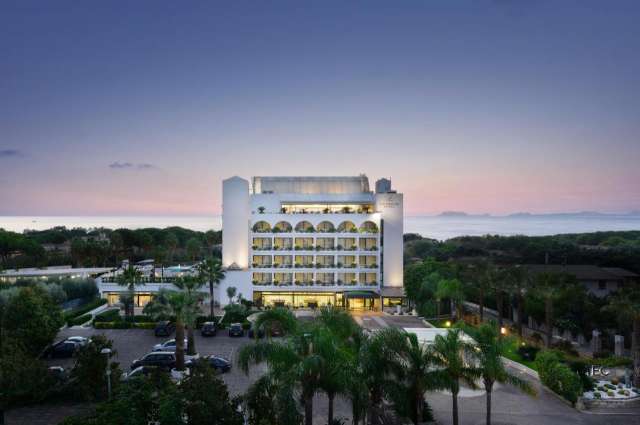 LAST MINUTE AMALFI COAST DELUXE MEC PAESTUM 5***** MIC DEJUN ZBOR DIN OTOPENI CU TAXE INCLUSE