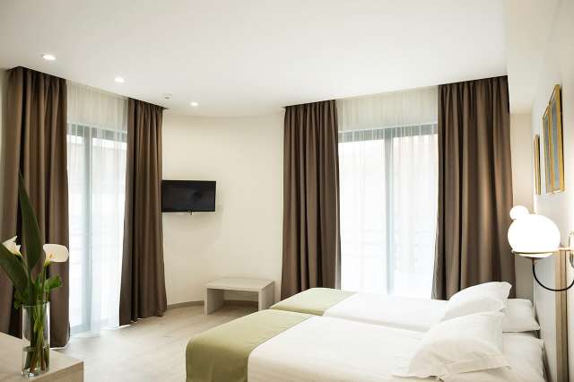 Last Minute Cipru Larnaca 5 nopti mic dejun 399 euro/persoana ! 