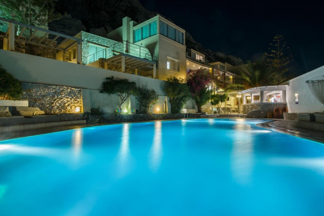 Sejur in Santorini: 580 euro cazare 7 nopti cu mic dejun+ transport avion+ toate taxele