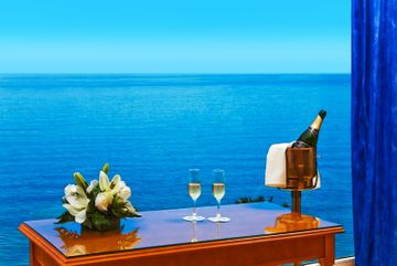 ULTRA LAST MINUTE MALAGA 7 NOPTI CAZARE CU DEMIPENSIUNE 4****PLAYA DULCE ZBOR DIN OTOPENI CU TAXE INCLUSE