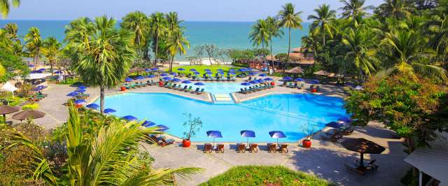  Holiday Inn Resort Regent Beach