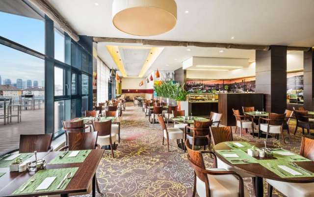 Weekend in Bratislava la doar 280 euro,avion din Bucuresti!!!  Lindner Bratislava, Part Of Jdv By Hyatt 4*