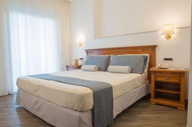  COASTA AMALFITANA - 7 nopti cazare 4* cu mic dejun + bilet avion Craiova + taxe aeroport + transfer = 719 euro/pers