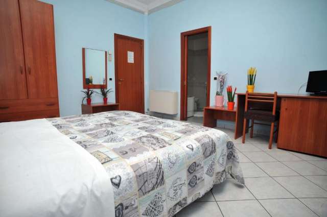 COASTA AMALFITANA - 7 nopti cazare cu mic dejun + bilet avion Craiova + taxe aeroport + transfer = 629 euro/pers