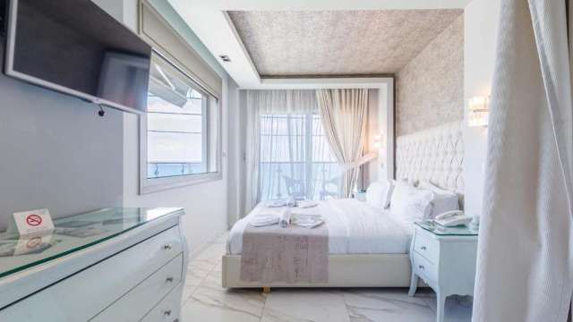 Paste in Halkidiki la Alpha Luxury Suites 4*