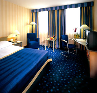  Crowne Plaza
