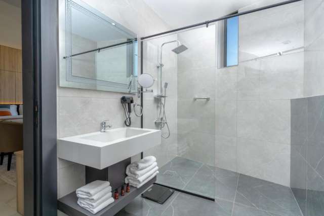 VACANTA PASTE IORDANIA, 7 NOPTI CAZARE CU DEMIPENSIUNE, GHID SI INSOTITOR ROMAN, ZBOR TAROM DIN 5 ORASE