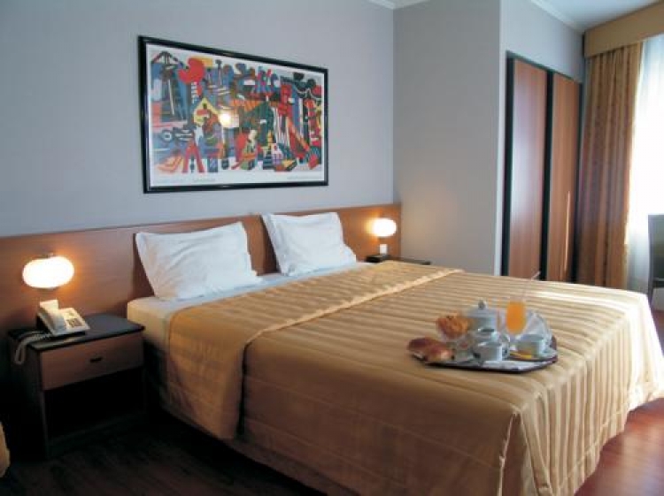 Last Minute Lisabona oferta 7 nopti mic dejun 885 euro/persoana ! 
