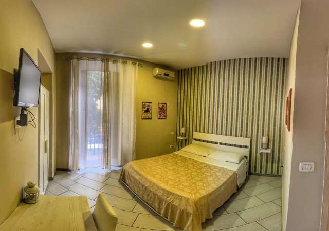 LAST MINUTE CITY BREAKNAPOLI! 3* mic dejun 12 august, plecare din Bucuresti