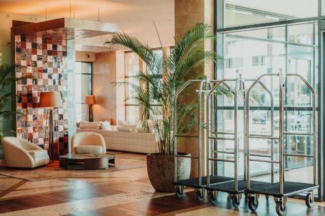ULTRA LAST MINUTE DELUXE  PORTUGALIA 5*****DEMIPENSIUNE REAL MARINA ZBOR DIN OTOPENI/ CU TAXE INCLUSE
