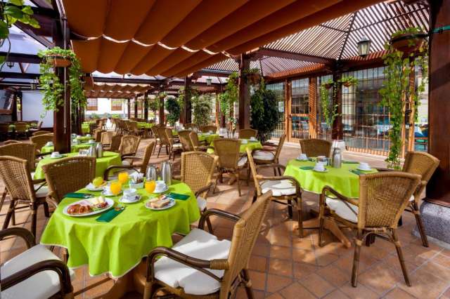 TENERIFE - 7 nopti cazare cu mic dejun + bilet avion Bucuresti + taxe aeroport + transfer = 689 euro/pers	
