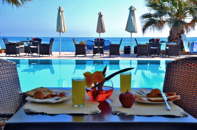 Vacanta de vara la plaja in Zakynthos la doar 850euro,avion din Cluj!!!BELUSSI BEACH  4*