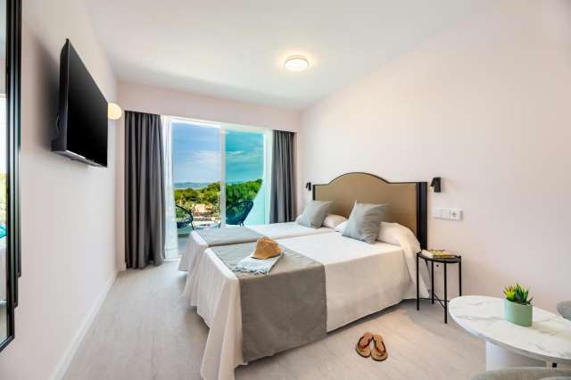 ULTRA LAST MINUTE PALMA DE MALLORCA VIBRA PALMA CACTUS 4**** DEMIPENSIUNE ZBOR DIN OTOPENI/CLUJ NAPOCA CU TAXE INCLUSE