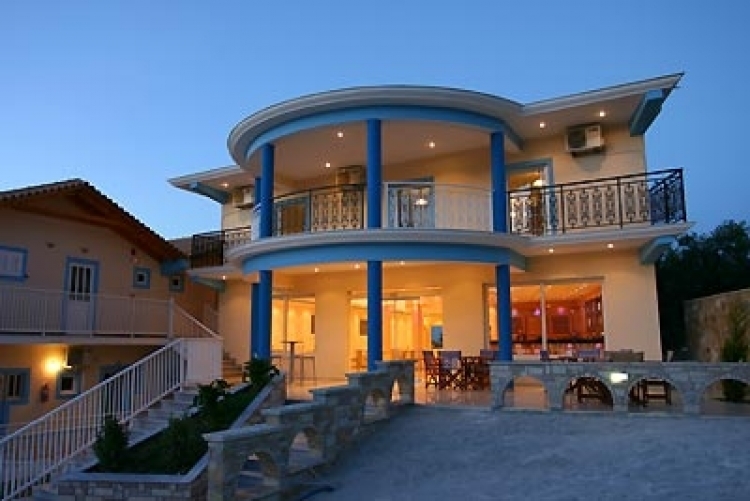 ULTRA LAST MINUTE ZAKYNTHOS CRISTINA APARTMENTS ZBOR CHARTER DIN OTOPENI CU TAXE INCLUSE