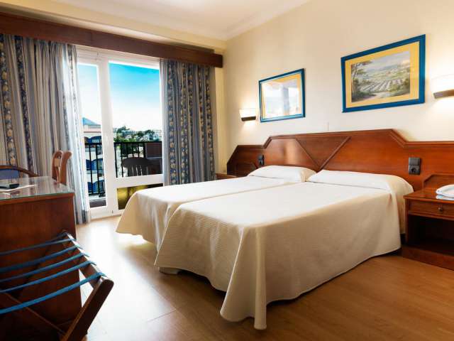 Senior Holidays COSTA DEL SOL 689EUR/PERS- PLECARE DIN BUCURESTI 21.05 -Hotel Monarque Park, Fuengirola