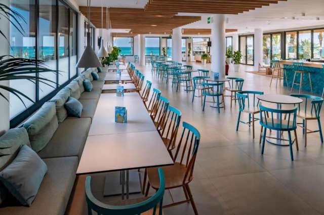 Sejur la plaja in Costa Brava la doar 640 euro,avion din Bucuresti!!! CAPRICI BEACH SPA 4*demipensiune