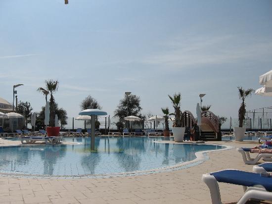 LAST MINUTE AMALFI COAST LA ISLA RESORT4**** MIC DEJUN ZBOR DIN OTOPENI CU TAXE INCLUSE