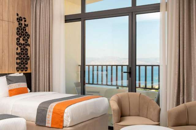 VACANTA PASTE IORDANIA, 7 NOPTI CAZARE CU DEMIPENSIUNE, GHID SI INSOTITOR ROMAN, ZBOR TAROM DIN 5 ORASE