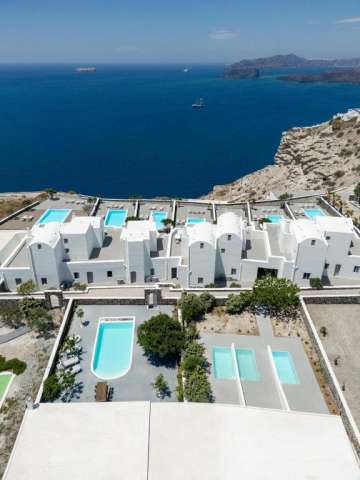 Vacanta de vara la plaja in Santorini la doar 670 euro,avion din Bucuresti!!!	Thermes Luxury Villas 5*