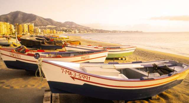 DEAL COSTA DEL SOL VILA DE LAREDO HOTEL 3*  MIC DEJUN PRET 786 EURO PLECARE IN 17.10.2026