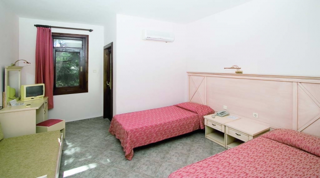 LAST MINUTE ARES BLUE HOTEL 4* ALL-INCLUSIVE AVION SI TAXE INCLUSE TARIF 412 EURO!